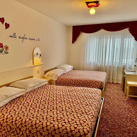 Hotel Europa San Martino Di Castrozza Bagian luar foto