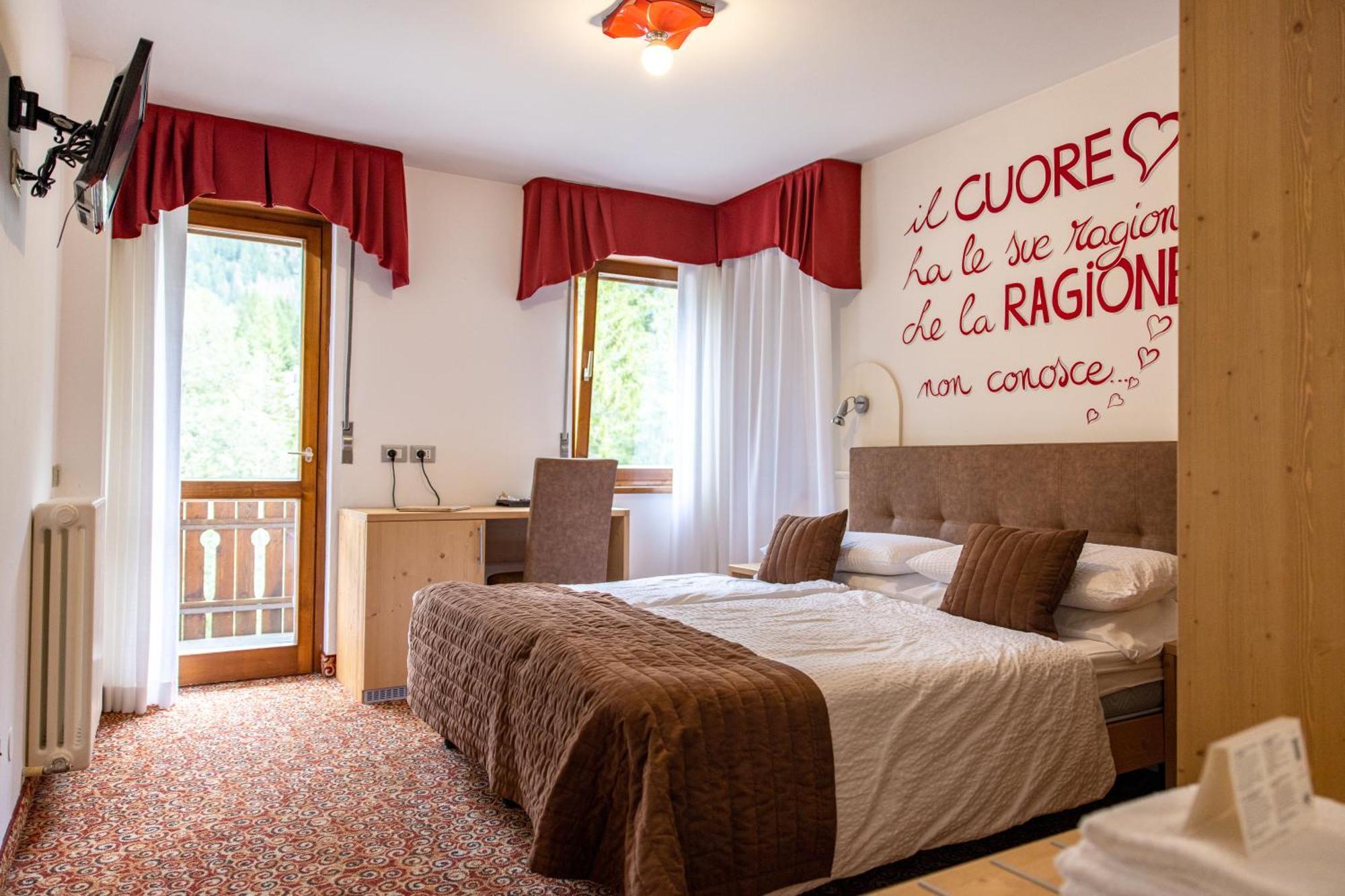 Hotel Europa San Martino Di Castrozza Bagian luar foto