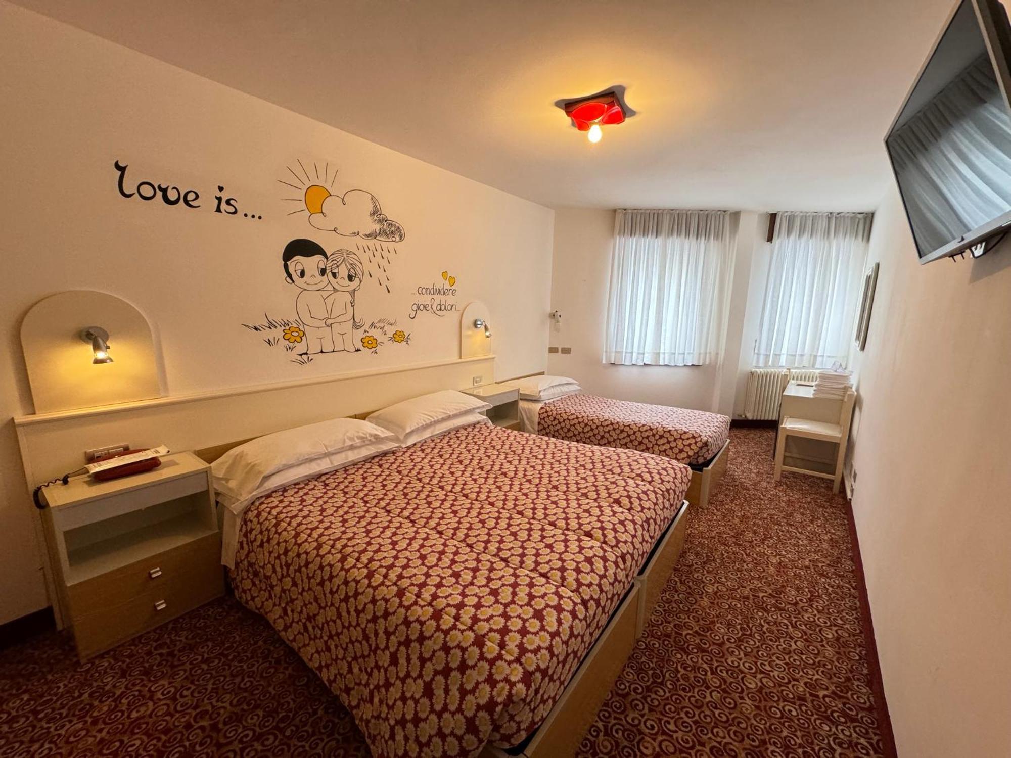 Hotel Europa San Martino Di Castrozza Ruang foto