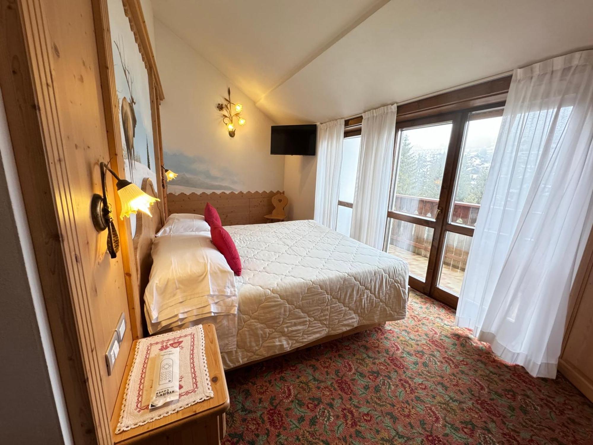 Hotel Europa San Martino Di Castrozza Ruang foto