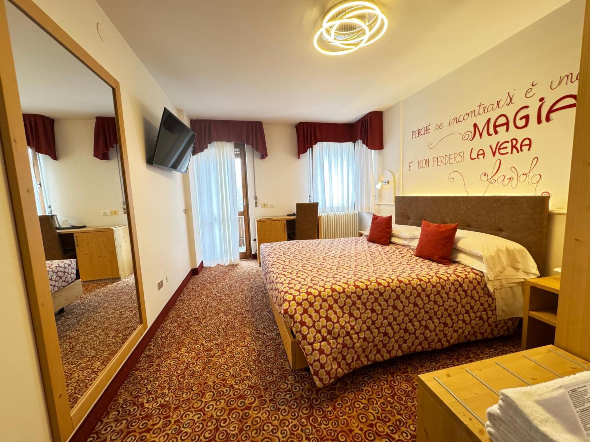 Hotel Europa San Martino Di Castrozza Bagian luar foto